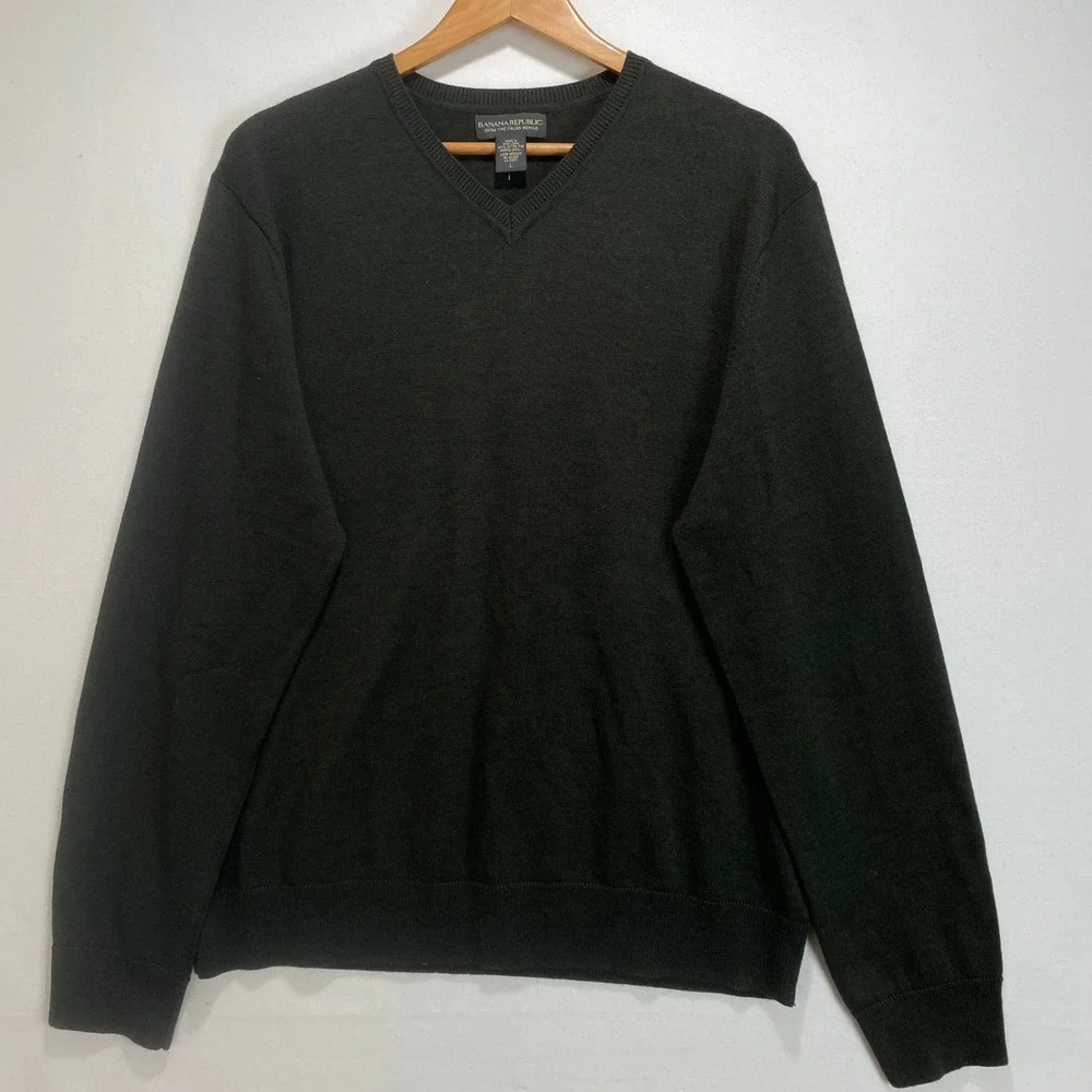 Banana Republic Mens Extra Fine Italian Merino Wool V-Neck Sweater Olive Green L